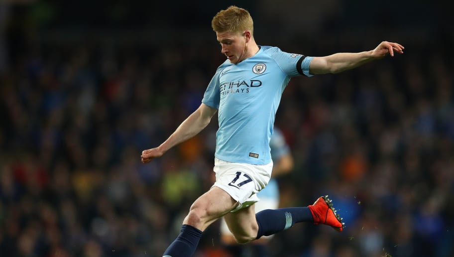 C罗挑战机器人守门员，射门频频被挡出，最后抓住漏洞进球（C罗与机器人门将过招，多次射门被化解，终寻破绽破门）