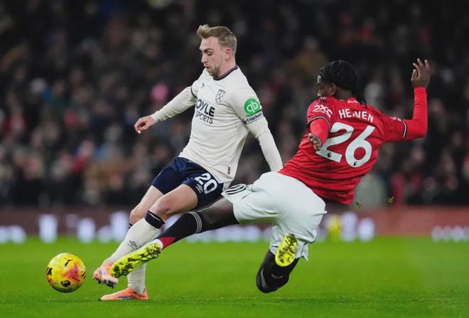 湖记：今日绝对是詹姆斯复出后最佳表现，他在进攻端状态拉满（湖人记者：今日詹姆斯复出后最佳一役，进攻火力全开）