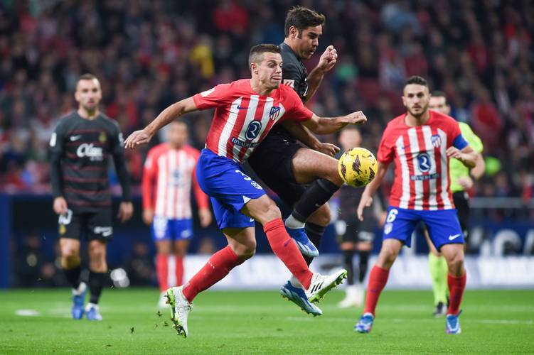 马特乌斯：我和马拉多纳就像梅西和C罗，但我们场外相处更多（马特乌斯：与马拉多纳是梅罗式对手，但场外互动更频繁）