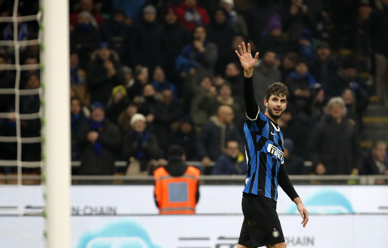 徐正源刚跟蓉城续约，就钦点斯坦丘和巴尔加斯转会入队，引发热议（续约刚落定，徐正源即点名引援斯坦丘、巴尔加斯，掀起热议）