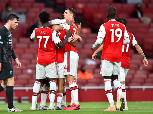 弗洛伦蒂诺指责特瓦斯加入足协董事会，但其本人亦曾加入数年（弗洛伦蒂诺抨击特瓦斯入足协董事会，自己此前亦在任数年）