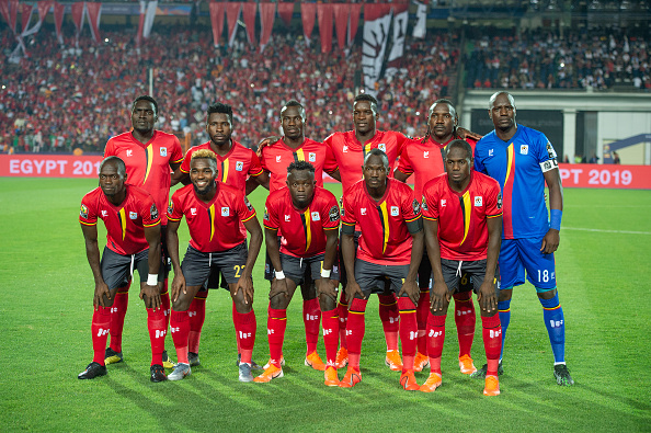 德甲半场：费尔南德斯连送精彩扑救，奥格斯堡0-0汉堡（德甲半场：费尔南德斯连连神扑，奥格斯堡与汉堡互交白卷）