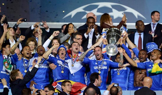 杨瀚森本周飞行距离高达13791公里，在飞机上度过了近27小时（杨瀚森一周飞行里程达13791公里，空中耗时近27小时）