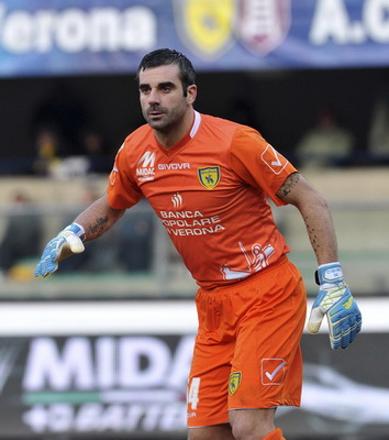 悲喜夜：拜仁造5-0惨案，阿森纳18场不败终结，保级队绝平利物浦（冰火之夜：拜仁5-0横扫，阿森纳18场不败告终，保级队绝平利物浦）