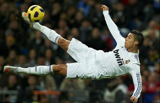 本赛季下半程的国安在成绩层面给了球迷们深刻的落差（赛季后半段国安的战绩让球迷感到强烈反差）