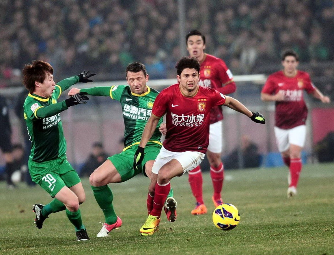 记者：切尔西认为边路球员充足，所以不去推进塞门约的转会（记者：边路人手充裕，切尔西暂不推进塞门约转会）