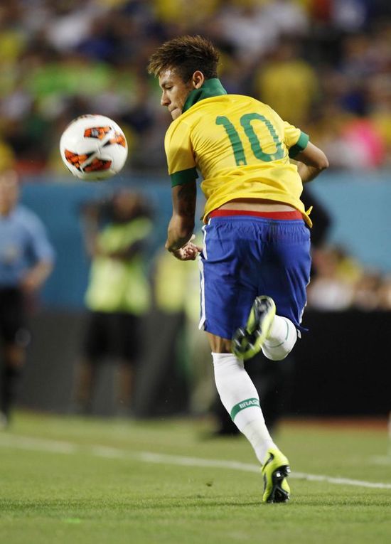 福布斯穿7号替补登场，是马丁内斯执教后第14位完成首秀球员（福布斯身穿7号替补出场，成为马丁内斯执教后第14位完成首秀的球员）