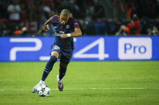 百年传统断裂：英超节礼日仅剩一场，商业赛程压倒历史（传统生变：英超节礼日仅余一战，商业考量凌驾于历史）